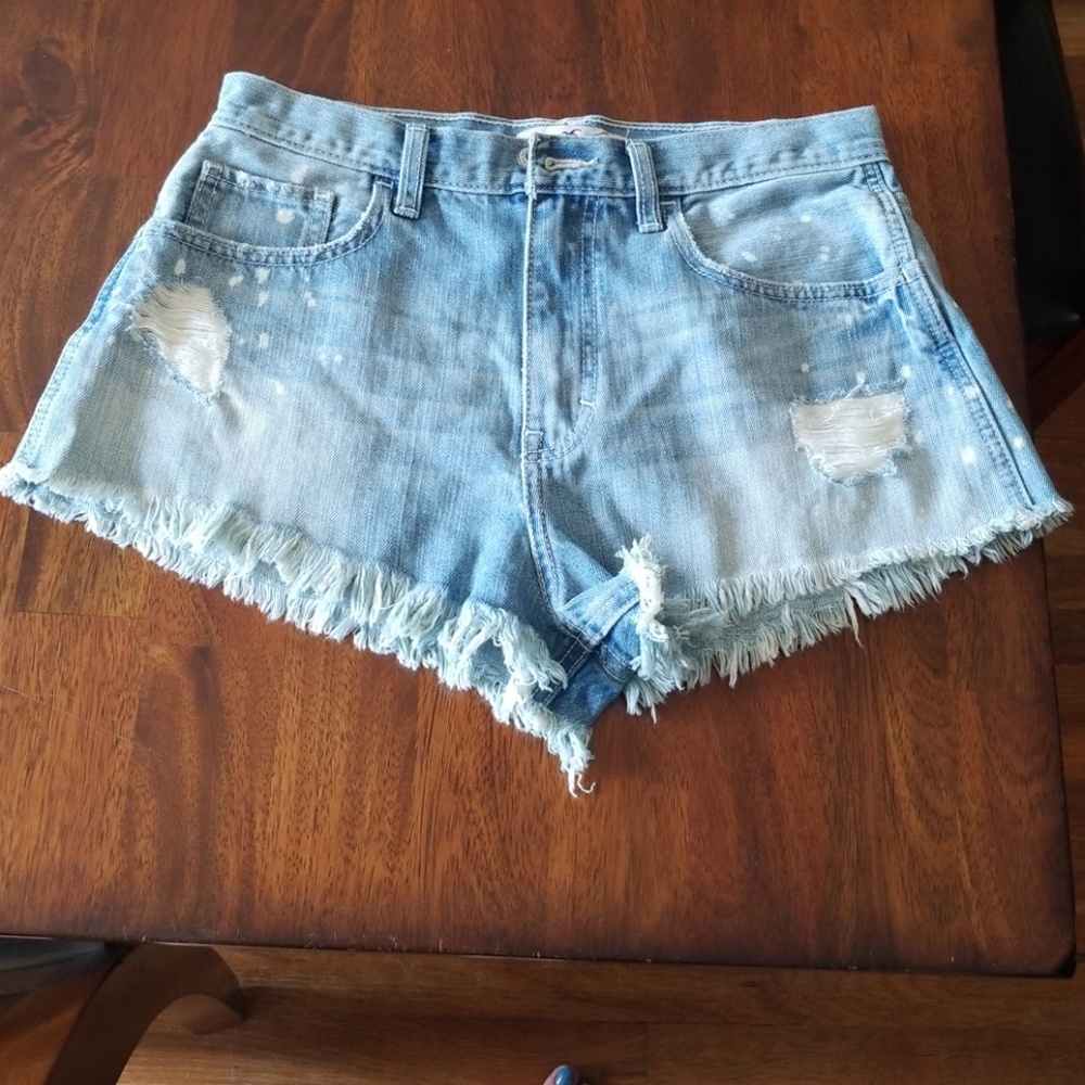 ew Hollister Bootie Shorts Size 7/28